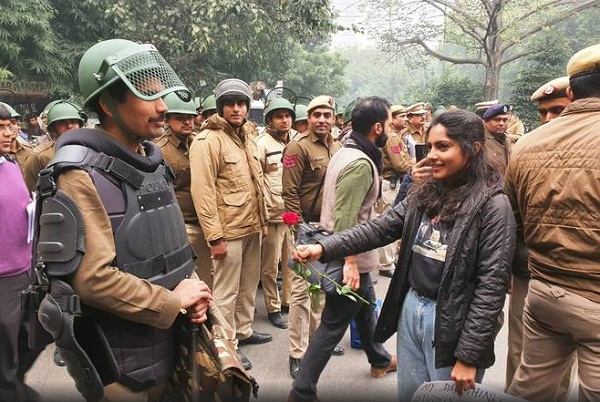 बेशर्म हिंसक सरकार के खिलाफ जागरूक अहिंसक आन्दोलन